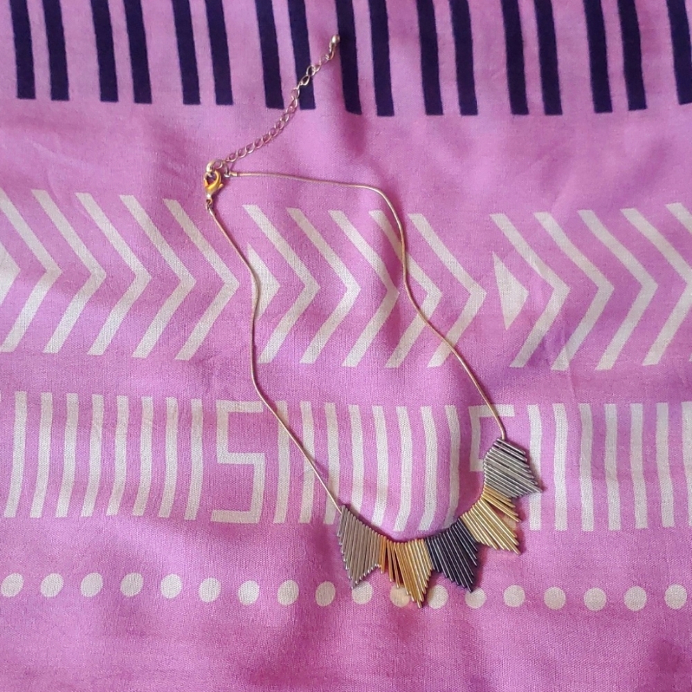 Multi-level statement necklace - Picture 2 of 5